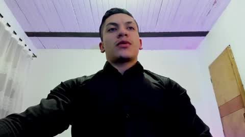 Snapshot of aquiles_51 chatting on February 19, 1:08 am Jonathan online show from February 19, 1:08 am