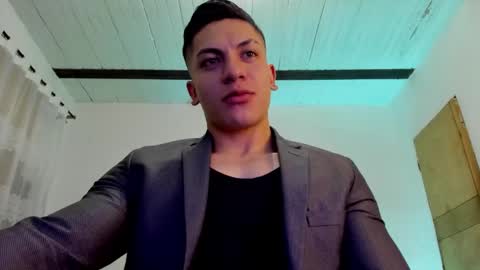 Snapshot of aquiles_51 chatting on February 3, 11:36 pm Jonathan online show from February 3, 11:36 pm