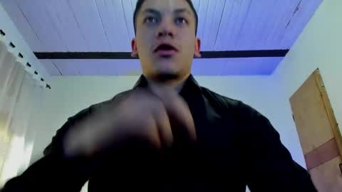Snapshot of aquiles_51 chatting on March 7, 10:32 pm Jonathan online show from March 7, 10:32 pm