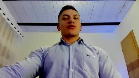 Snapshot of aquiles_51 chatting on February 12, 12:05 am Jonathan online show from February 12, 12:05 am