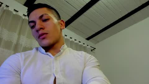 Snapshot of aquiles_51 chatting on December 6, 10:52 pm Jonathan online show from December 6, 10:52 pm