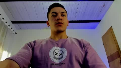 Snapshot of aquiles_51 chatting on March 9, 10:52 pm Jonathan online show from March 9, 10:52 pm