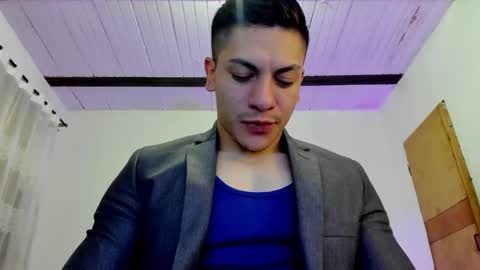 Snapshot of aquiles_51 chatting on February 18, 12:26 am Jonathan online show from February 18, 12:26 am