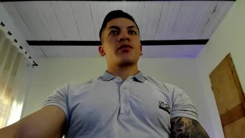 Snapshot of aquiles_51 chatting on February 24, 10:14 pm Jonathan online show from February 24, 10:14 pm