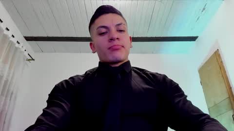 Snapshot of aquiles_51 chatting on February 11, 12:59 am Jonathan online show from February 11, 12:59 am