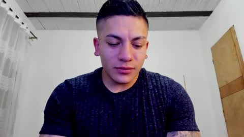 Snapshot of aquiles_51 chatting on December 15, 11:20 pm Jonathan online show from December 15, 11:20 pm