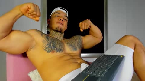 Snapshot of aquiles_elpapi chatting on October 9, 2:38 am AquilesElpapi online show from October 9, 2:38 am