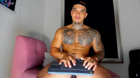 Snapshot of aquiles_elpapi chatting on October 2, 5:22 am AquilesElpapi online show from October 2, 5:22 am