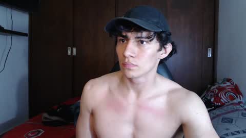 Snapshot of ares_aestheticgod chatting on January 7, 3:48 am Ares D online show from January 7, 3:48 am