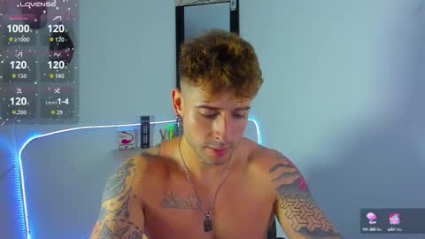 Snapshot of ares_blue chatting on October 6, 10:09 am ares blue online show from October 6, 10:09 am
