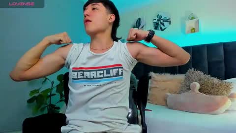 Snapshot of ares_di_martin chatting on September 19, 3:23 pm Ares online show from September 19, 3:23 pm
