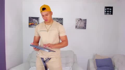 Snapshot of areslevi chatting on October 16, 6:38 pm ares levi online show from October 16, 6:38 pm