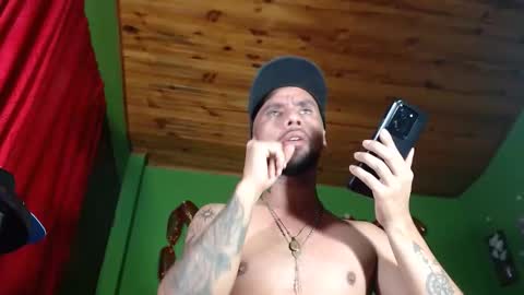 Snapshot of arian_pervert chatting on December 30, 3:57 pm arian pervert online show from December 30, 3:57 pm