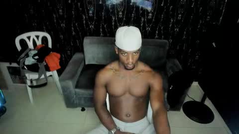 Snapshot of arielbronwxxx chatting on October 13, 5:41 pm chris online show from October 13, 5:41 pm