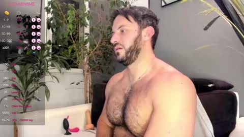 Snapshot of arielenbsas chatting on December 7, 12:20 am Ariel online show from December 7, 12:20 am