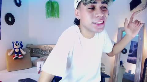 Snapshot of armondx_parkr chatting on February 1, 4:54 pm armond online show from February 1, 4:54 pm