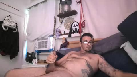 Snapshot of armstrong1718 chatting on December 22, 3:44 am armstrong1718 online show from December 22, 3:44 am