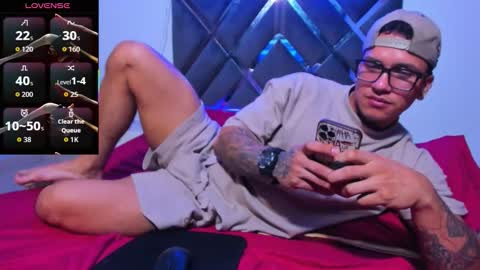Snapshot of arnold_sexy_hot98 chatting on October 14, 2:35 pm arnold sexy hot98 online show from October 14, 2:35 pm