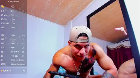 Snapshot of arnold_sexy_hot98 chatting on February 28, 11:01 pm arnold sexy hot98 online show from February 28, 11:01 pm