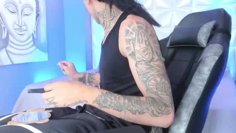 Arohom Lester online show from April 1, 1:52 pm