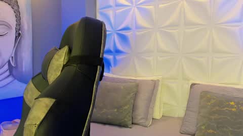 Arohom Lester online show from April 6, 1:12 pm