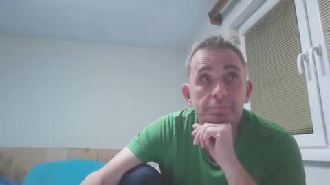 Snapshot of aromannn chatting on December 23, 8:03 pm aromannn online show from December 23, 8:03 pm