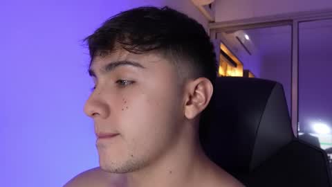 Snapshot of aron__cooper chatting on October 24, 1:51 am aron__cooper online show from October 24, 1:51 am