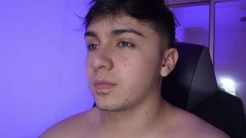 Snapshot of aron__cooper chatting on October 27, 1:08 am aron__cooper online show from October 27, 1:08 am