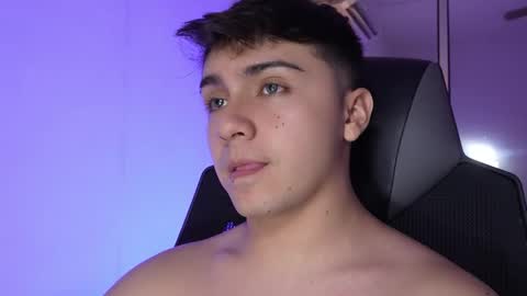 Snapshot of aron__cooper chatting on October 29, 12:24 am aron__cooper online show from October 29, 12:24 am