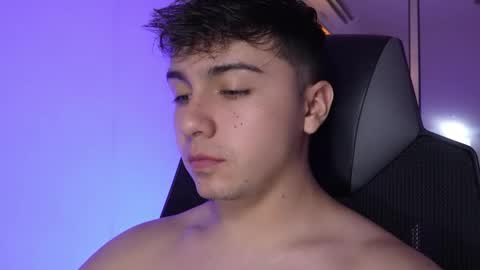 Snapshot of aron__cooper chatting on October 30, 1:30 am aron__cooper online show from October 30, 1:30 am