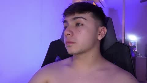 Snapshot of aron__cooper chatting on October 25, 2:02 am aron__cooper online show from October 25, 2:02 am