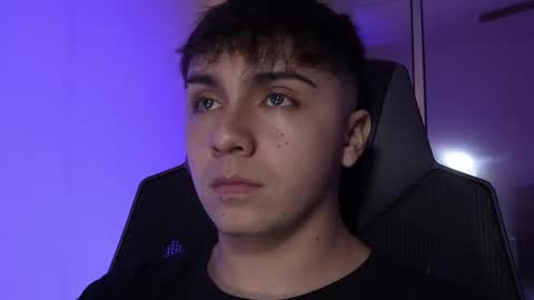 Snapshot of aron__cooper chatting on October 18, 12:26 am aron__cooper online show from October 18, 12:26 am