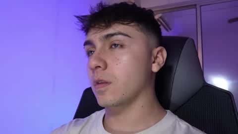 Snapshot of aron__cooper chatting on October 19, 12:48 am aron__cooper online show from October 19, 12:48 am