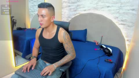 Snapshot of aron_bolt chatting on January 30, 9:25 pm ARON BOLT online show from January 30, 9:25 pm