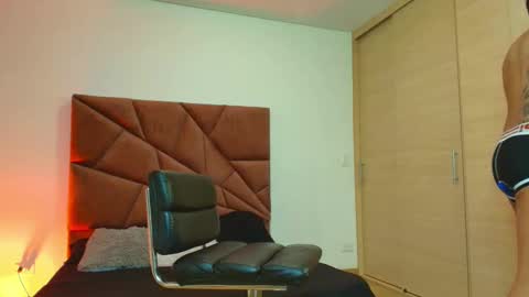Snapshot of aron_bolt chatting on September 10, 2:32 am ARON BOLT online show from September 10, 2:32 am