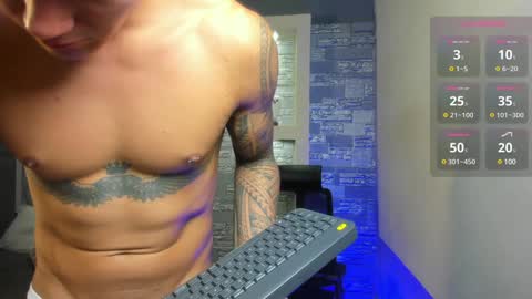 Snapshot of aron_bolt chatting on February 26, 1:21 am ARON BOLT online show from February 26, 1:21 am