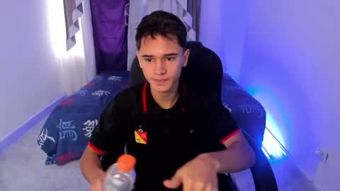 Snapshot of aron_boyy chatting on October 8, 8:02 pm Aaron online show from October 8, 8:02 pm