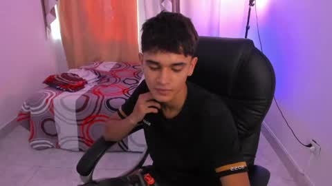 Aaron online show from April 25, 8:39 pm