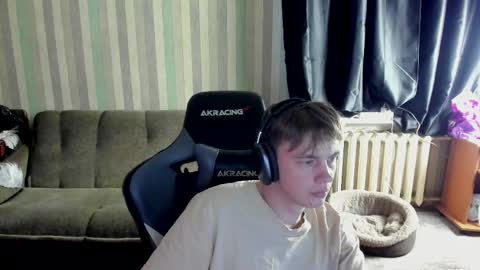 Snapshot of aron_neall chatting on October 18, 5:56 am biggest penis online show from October 18, 5:56 am