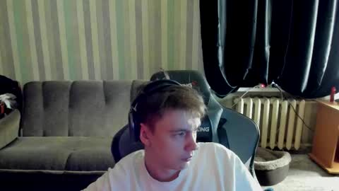 Snapshot of aron_neall chatting on October 14, 6:20 am biggest penis online show from October 14, 6:20 am
