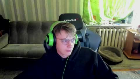 Snapshot of aron_neall chatting on October 1, 9:35 am biggest penis online show from October 1, 9:35 am