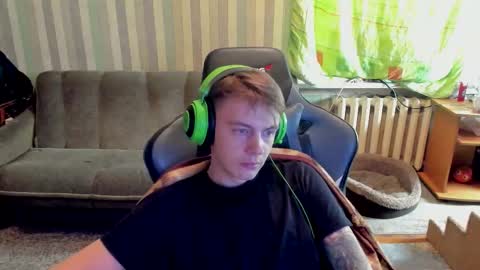 Snapshot of aron_neall chatting on September 30, 9:24 am biggest penis online show from September 30, 9:24 am