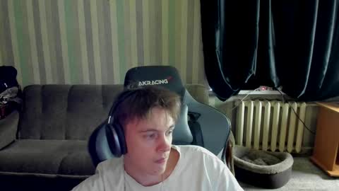 Snapshot of aron_neall chatting on October 13, 5:24 am biggest penis online show from October 13, 5:24 am