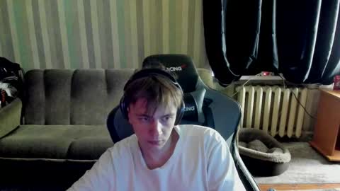 Snapshot of aron_neall chatting on October 15, 6:32 am biggest penis online show from October 15, 6:32 am