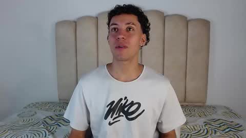 aron cooper online show from November 5, 3:52 am