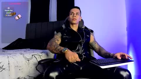 Snapshot of arondark chatting on October 2, 12:14 am DarkMaster online show from October 2, 12:14 am