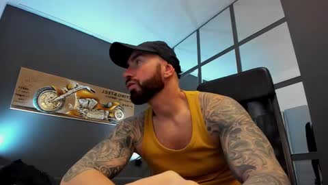 Snapshot of arongrant chatting on January 15, 7:26 am AronGrant online show from January 15, 7:26 am