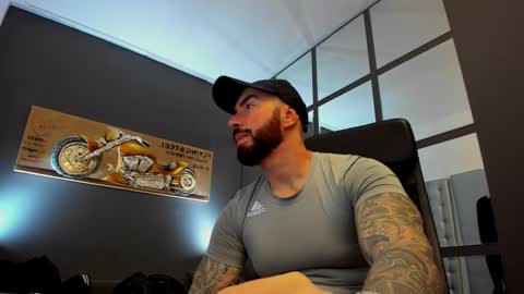 Snapshot of arongrant chatting on January 29, 9:01 am AronGrant online show from January 29, 9:01 am