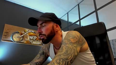 Snapshot of arongrant chatting on October 28, 10:40 am AronGrant online show from October 28, 10:40 am