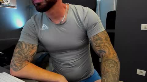Snapshot of arongrant chatting on September 17, 8:48 am AronGrant online show from September 17, 8:48 am